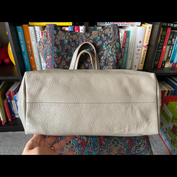 🌸SOLD🌸 Cuyana Classic Leather Tote in Stone - Excellent Used Condition - Picture 3 of 8